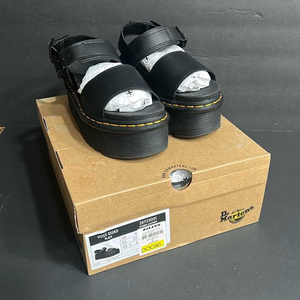 Dr Martens Voss Quad sandals size 6 Black Hydro Leather